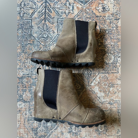 Sorel Wedge Boots - Picture 2 of 7